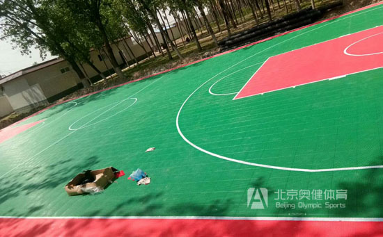 籃球場(chǎng)懸浮地板產(chǎn)品質(zhì)量永遠(yuǎn)與產(chǎn)品價(jià)格是成正比的，