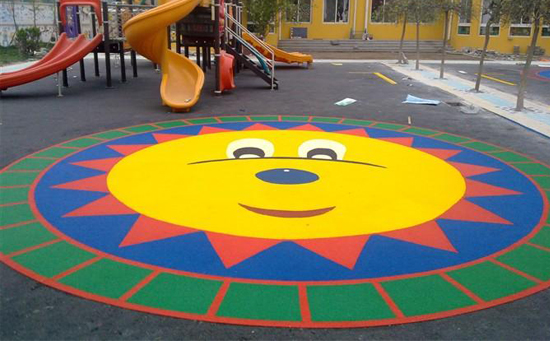 廠家被激怒！幼兒園塑膠跑道多少錢(qián)一平方米？一線工人揭幕！